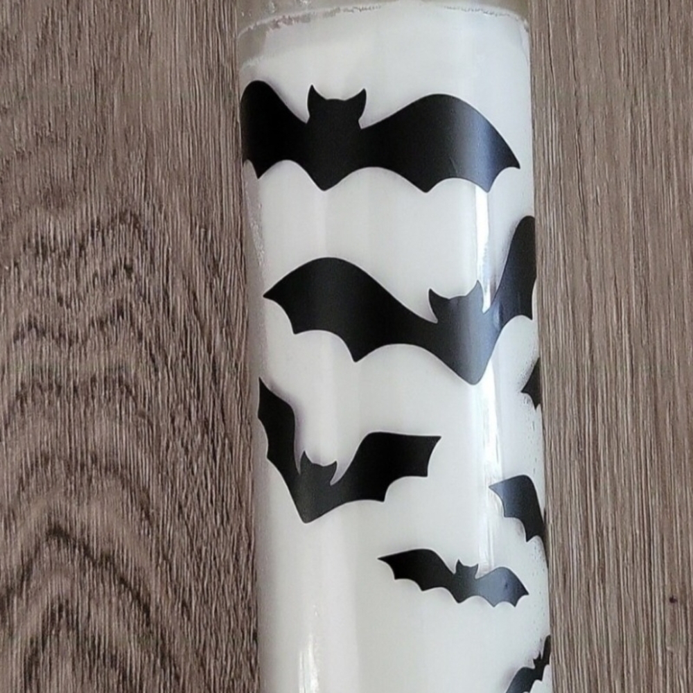 🦇Black and White Bat Candle🦇 - Picture 2 of 3